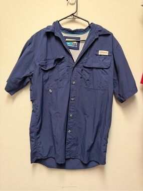 Magellan Outdoors Men's Short-Sleeve Button-Down Fishing Shirt in Navy Blue